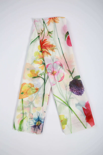 Scarf with floral design 